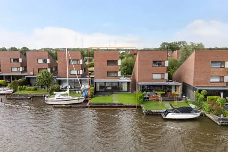 Vrijstaande woning te koop: De Fluessen 10, Zuiderburen Leeuwarden