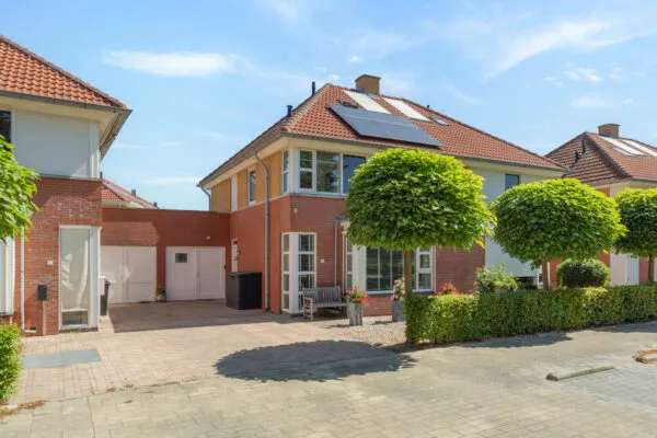 Terraced house for sale: De Gasperilaan 17, Romantische buurt - zuid Doetinchem