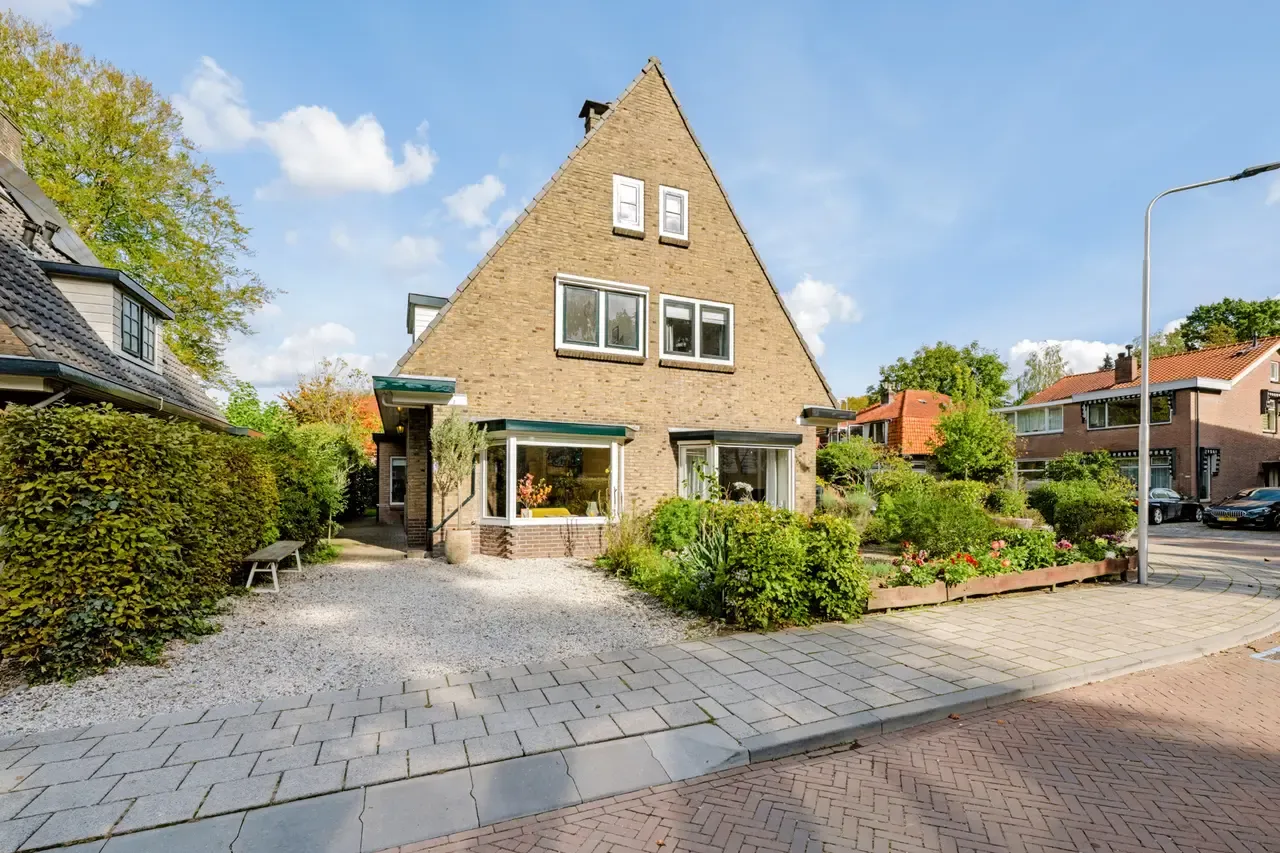 Twee-onder-één-kap te koop: de Geer van Jutfaaslaan 8, Doorn