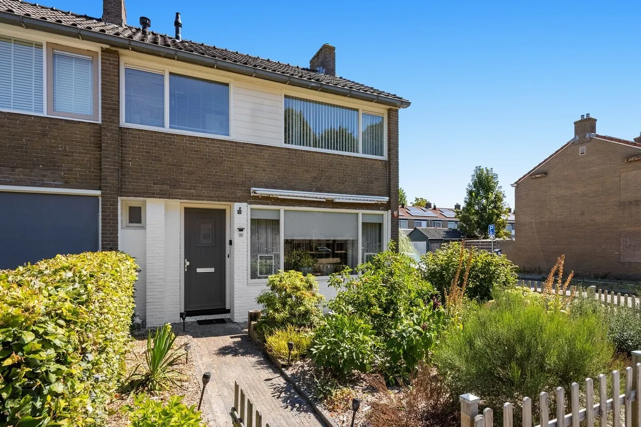 Hoekwoning te koop: De Geeuw 12, Drachten