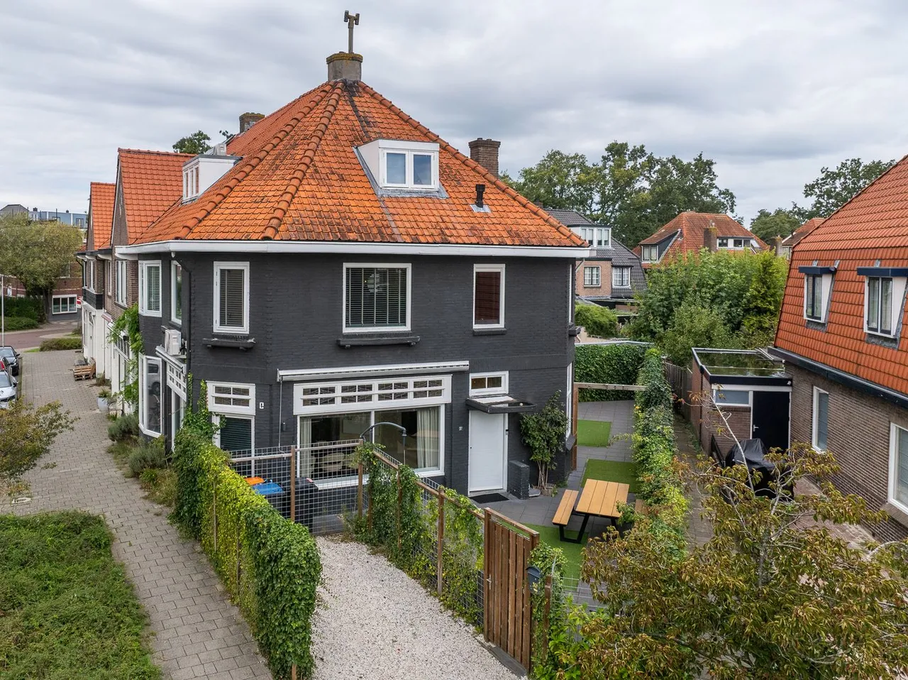 Hoekwoning te koop: De Genestetlaan 37, Bussum
