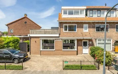 Corner house for sale: De Genestetstraat 47, Van Zeggelenbuurt Haarlem