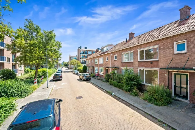 Terraced house for sale: De Genestetstraat 9, Bovenveen midden Voorburg