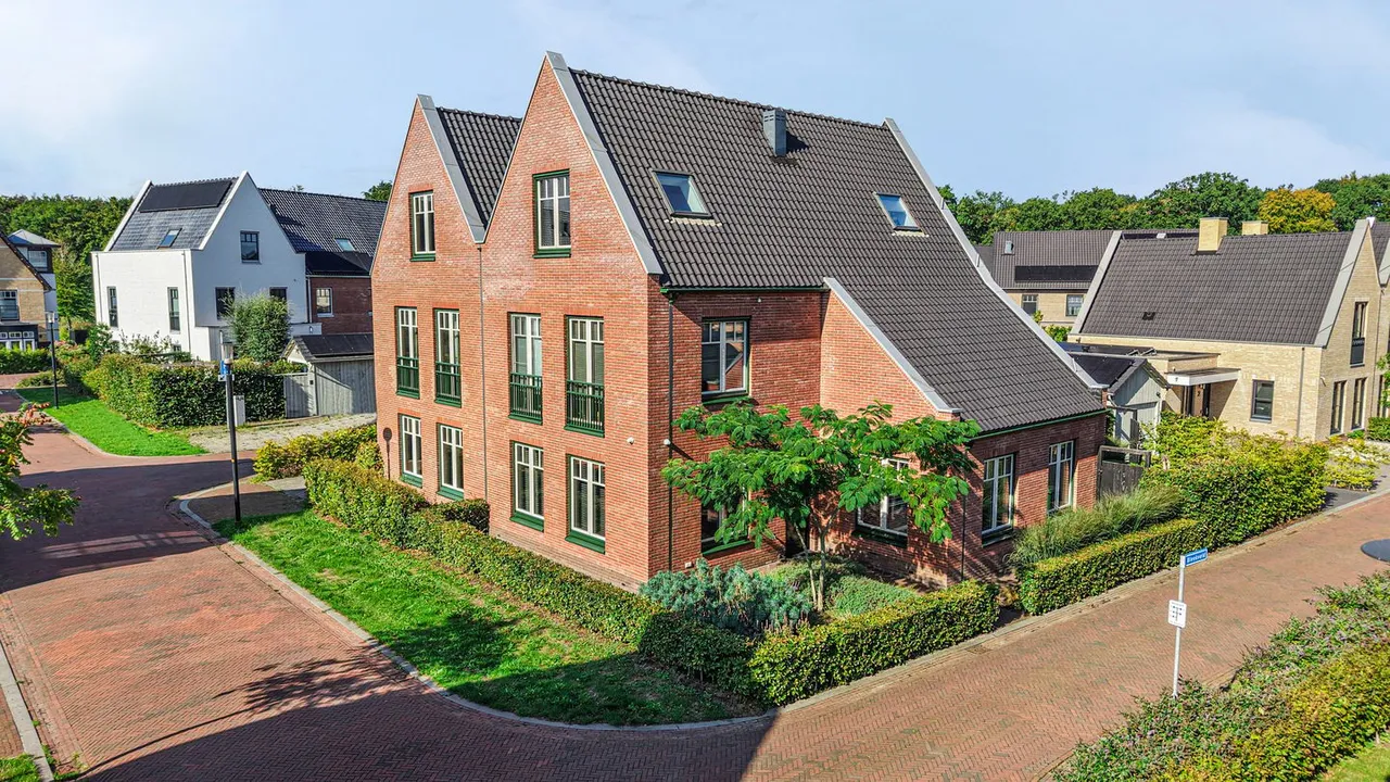Twee-onder-één-kap te koop: De Haarhof 4, Hoevelaken