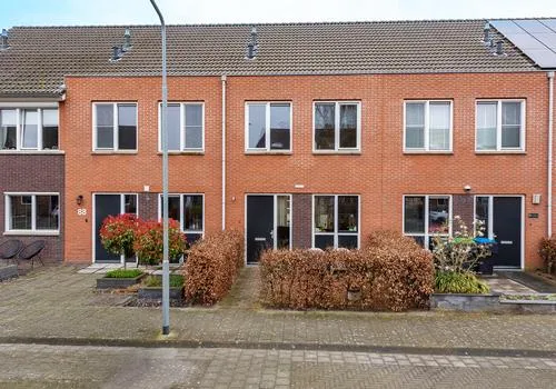 Tussenwoning te koop: de Hagen 86, Verspreide huizen Oldebroek Oldebroek