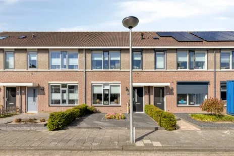 Tussenwoning te koop: De Heenplaat 8, Zilverberg Made