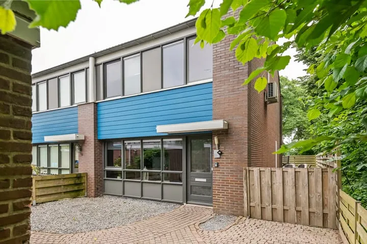 Corner house for sale: De Hennepe 20, Westroijen Tiel