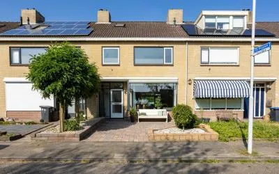 Tussenwoning te koop: de Hoppen 137, De Domp Sneek