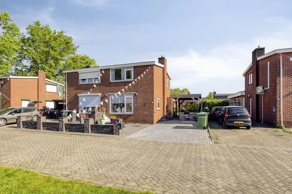 Twee-onder-één-kap te koop: De Hoven 75, Zwartemeer-Centrum Zwartemeer