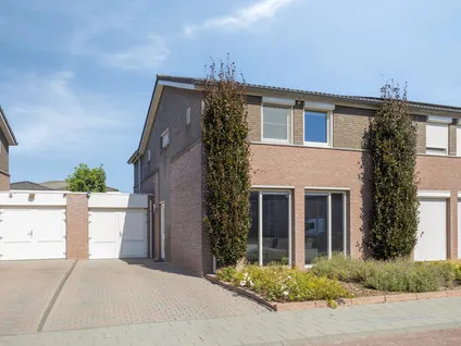 Tussenwoning te koop: De Iep 9, Budel Budel