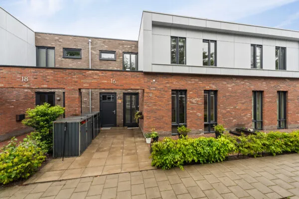 Tussenwoning te koop: de Jura 16, Emmeloord-Espelervaart-Bergenbuurt Emmeloord