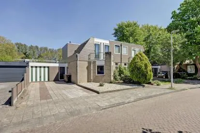 Tussenwoning te koop: De Koningshof 22, Spelbuurt Swifterbant