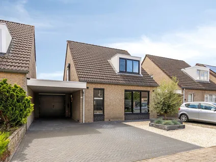 Tussenwoning te koop: De Koolhof 12, Zeelst Veldhoven
