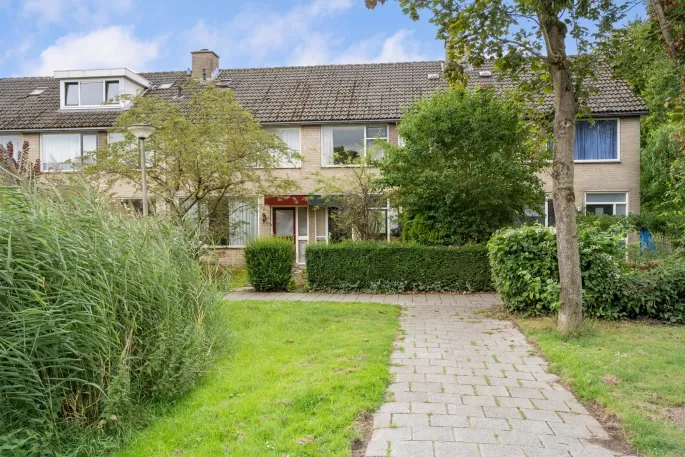 Tussenwoning te koop: De Laagjes 3, Heinenoord Woonkern Heinenoord