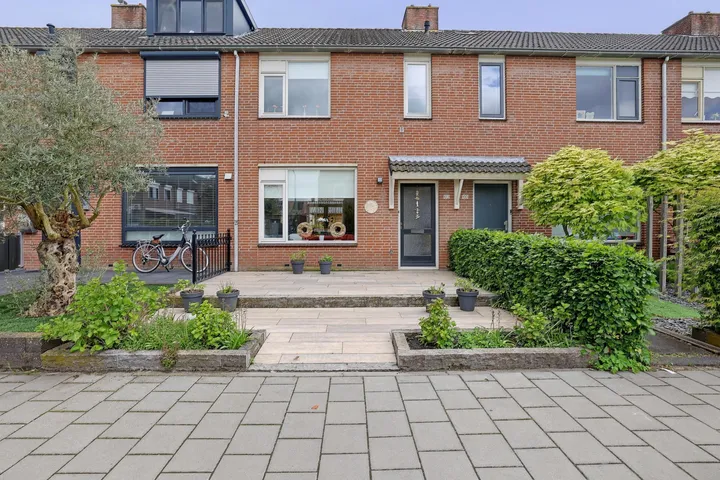 Tussenwoning te koop: De Lint 102, Lindonk Zevenbergen