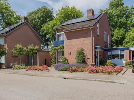 Twee-onder-één-kap te koop: De Lom de Berghlaan 31, Lottum Lottum