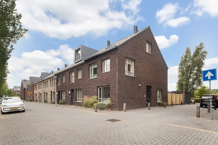 Hoekwoning te koop: De Malus 2, Huizum-Dorp Leeuwarden