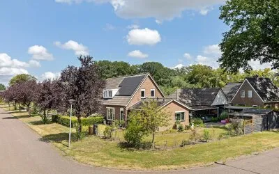 Twee-onder-één-kap te koop: De Meerakkers 11, Noordbarge Emmen