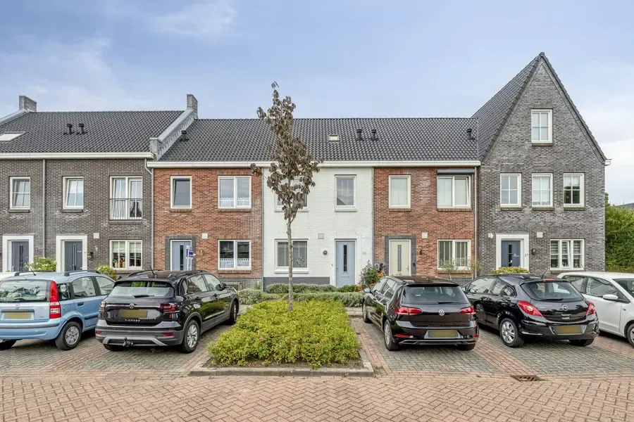 Tussenwoning te koop: De Meutelaer 23, Stellendam
