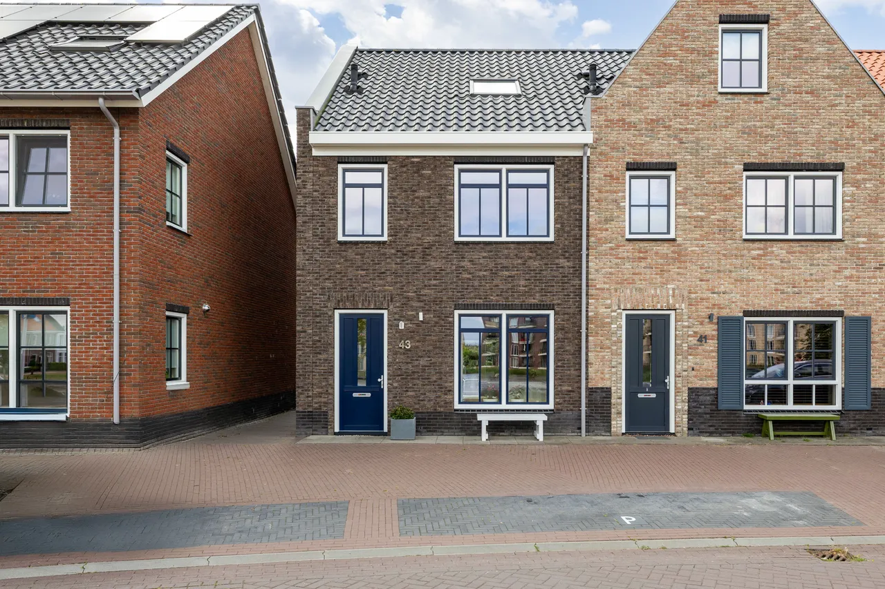 Hoekwoning te koop: De Oanrin 43, Leeuwarden