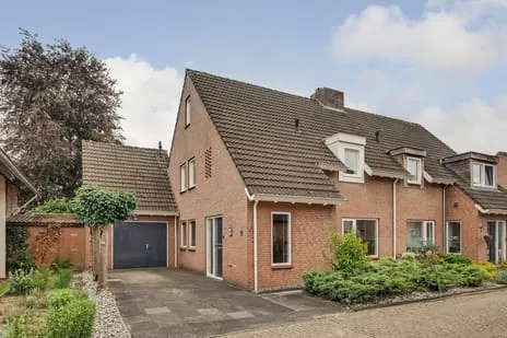 Tussenwoning te koop: De Omloop 12, Elshout Elshout