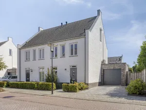 Twee-onder-één-kap te koop: De Platte Kreek 2, Hulst