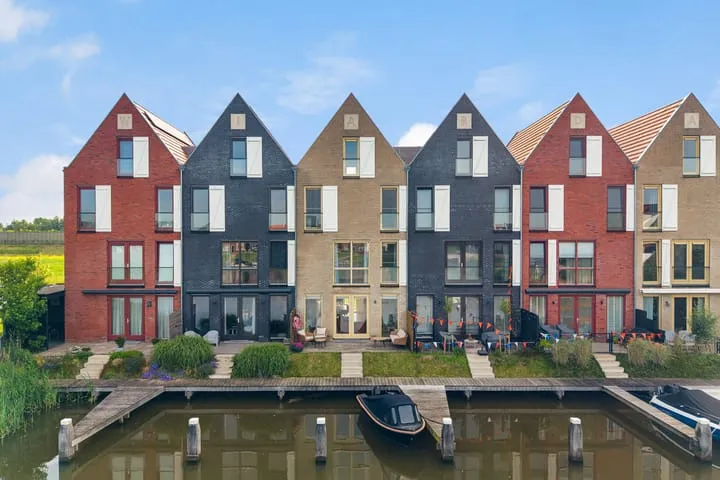Terraced house for sale: De Pols 20, Wiarda Leeuwarden