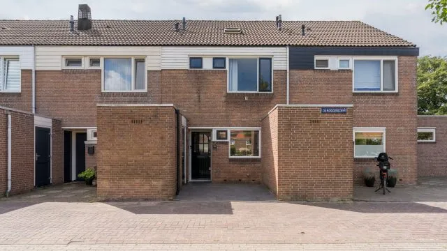 Tussenwoning te koop: De Roggebloem 4, Zaandam