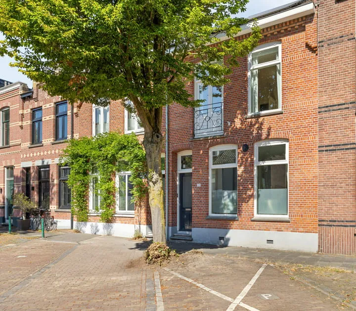 Tussenwoning te koop: de Roy van Zuidewijnlaan 33, Breda