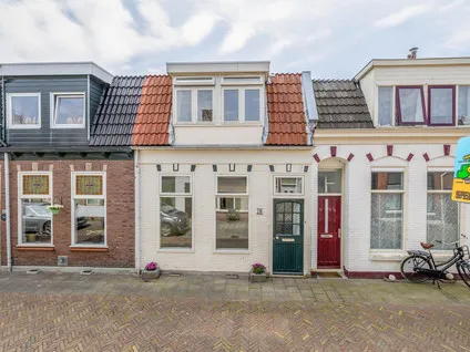Tussenwoning te koop: De Ruijterstraat 16, Van Galenbuurt Den Helder