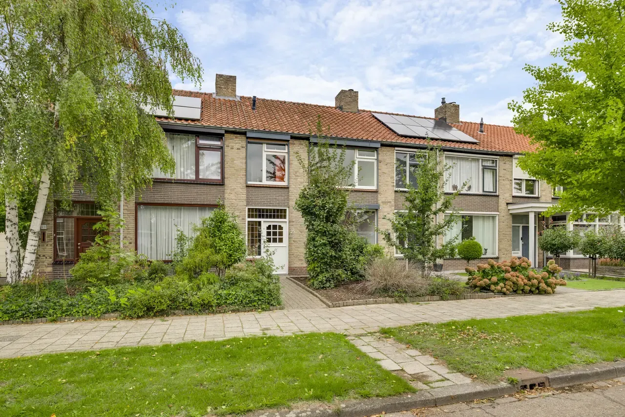 Tussenwoning te koop: De Ruyterstraat 25, Weert