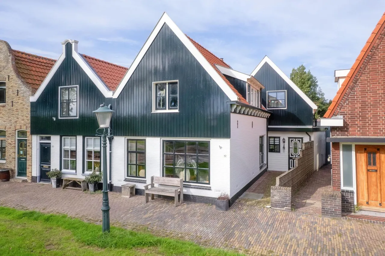 Hoekwoning te koop: De Ruyterstraat 42, Oudeschild