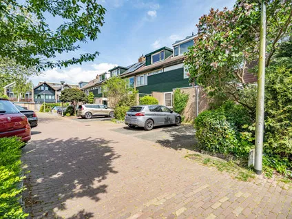 Tussenwoning te koop: De Savornin Lohmanplantsoen 4, Noord-Hofland Voorschoten