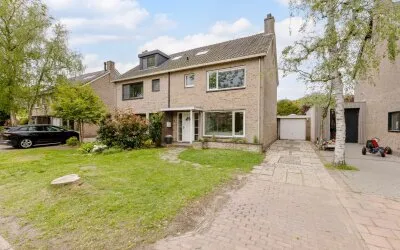 Twee-onder-één-kap te koop: De Schoren 11, Oud West Heiloo
