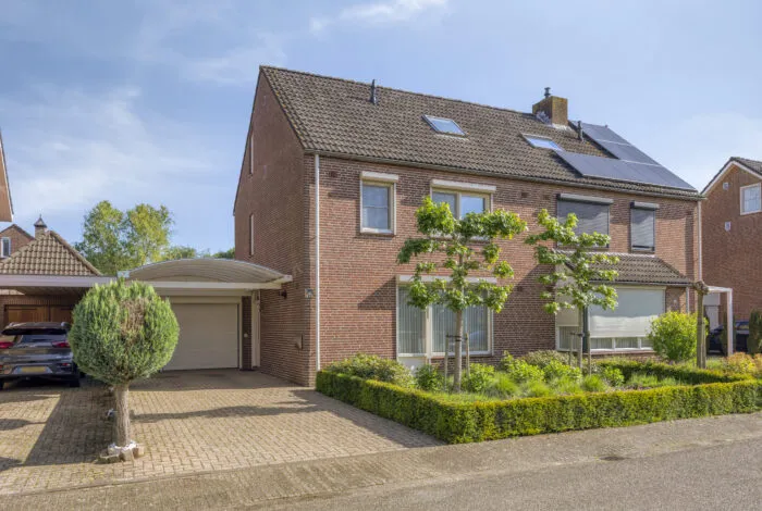 Twee-onder-één-kap te koop: de Sering 21, Hollesteeg Boxmeer