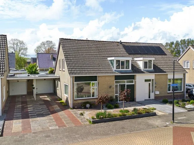 Tussenwoning te koop: De Slinken 24, Bolsward-Noordoost Bolsward