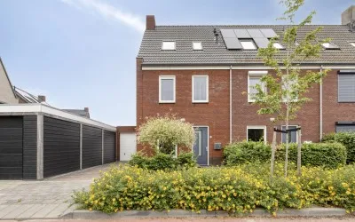 Corner house for sale: De Spindel 26, Steenbergen-Centrum Steenbergen