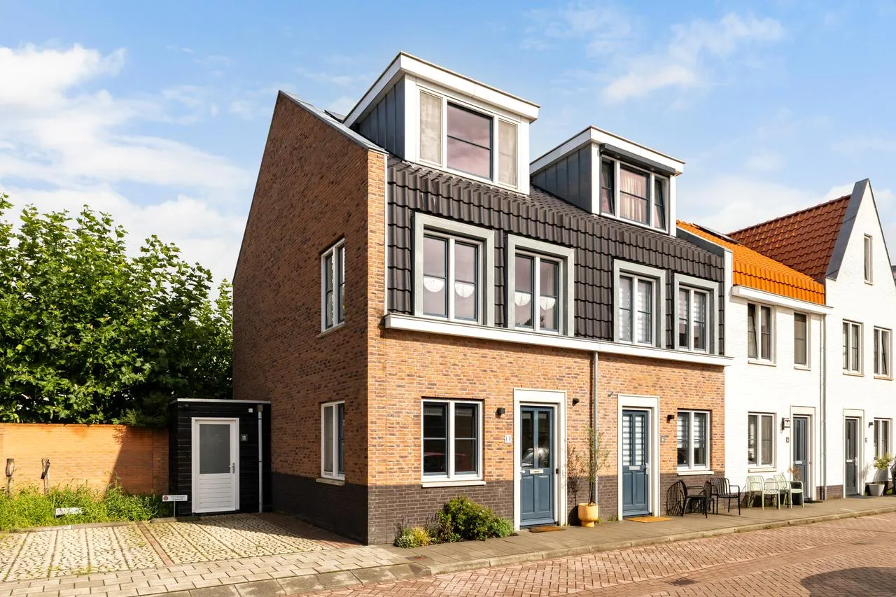 Hoekwoning te koop: De Steenkuil 18, Woerden