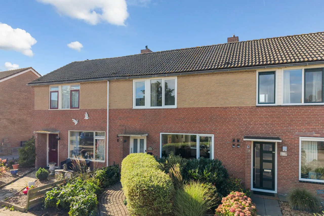 Tussenwoning te koop: De Stringen 6, Hallum