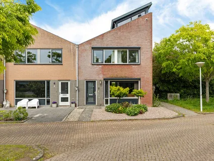 Hoekwoning te koop: De Swaan 2, St.-Annaparochie Zuidoost St.-Annaparochie