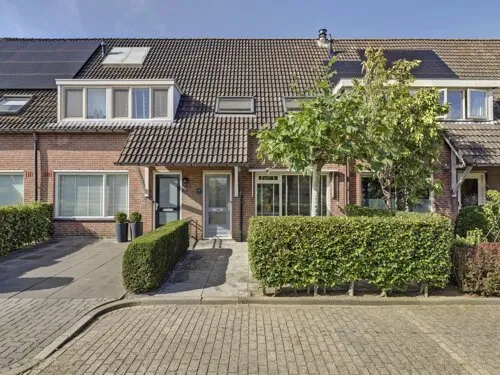 Tussenwoning te koop: De Torenvalk 21, Rossum