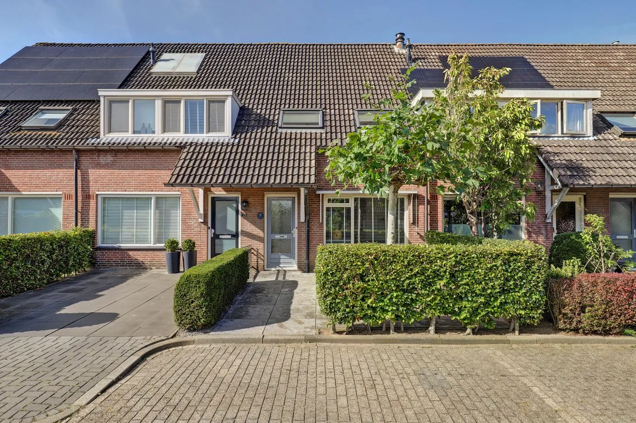 Tussenwoning te koop: De Torenvalk 21, Rossum (Ge)