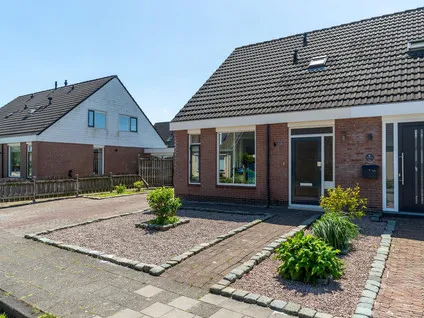 Twee-onder-één-kap te koop: De Tsjalk 8, Hallum Hallum