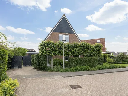 Vrijstaande woning te koop: De Tsjotter 9, Hallum Hallum