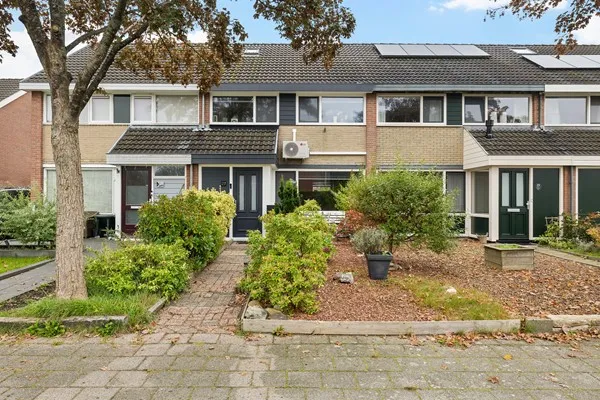 Tussenwoning te koop: De Vang 27, Buitenpost