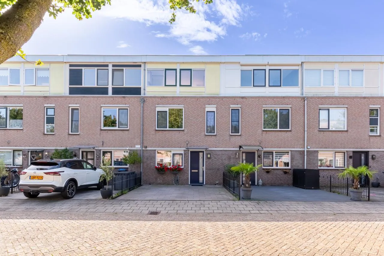Tussenwoning te koop: De Velden 73, Schiedam
