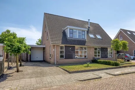 Twee-onder-één-kap te koop: De Vendelier 76, Spelbuurt Swifterbant