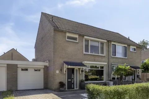 Tussenwoning te koop: de Vosplantsoen 15, Puienput Hulst