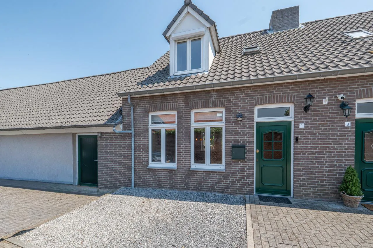 Tussenwoning te koop: De Wal 1, Stevensweert