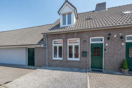 Tussenwoning te koop: De Wal 1, Stevensweert waaronder Bilt Stevensweert